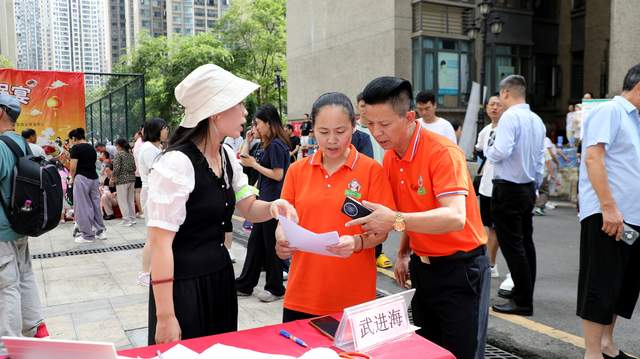 三千邻里共品养生蹄髈 企社联动温情筑梦社区——贵州巧丫食品“邻里蹄髈火锅宴”在帝景社区圆满举行