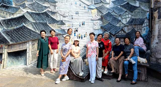 铭记历史,不忘初心——贵州省老年妇女书画艺术协会在王若飞故乡举办纪念红军长征90周年书画展活动